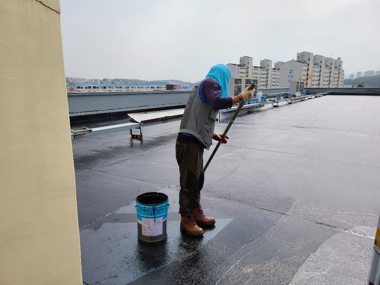 6. W-COAT 2차 도막 도포작업 중